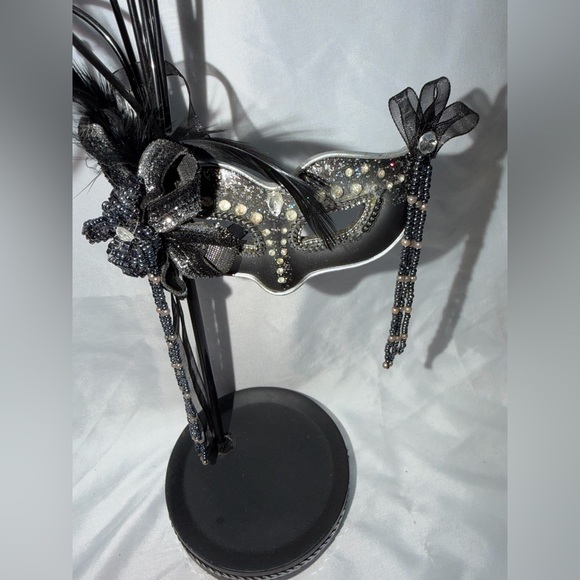 Vintage Gothic Masquerade Mask DecorBlack Wire Scroll Stand – Beaded & Feathered - Picture 3 of 9
